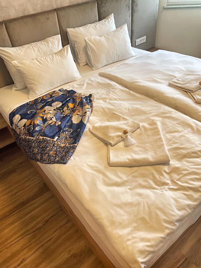 Vila Urbana Luxury Apartments Lesce  Esterno foto